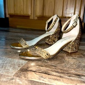 Betsey Johnson chunky heels, size 10W, gold sparkles